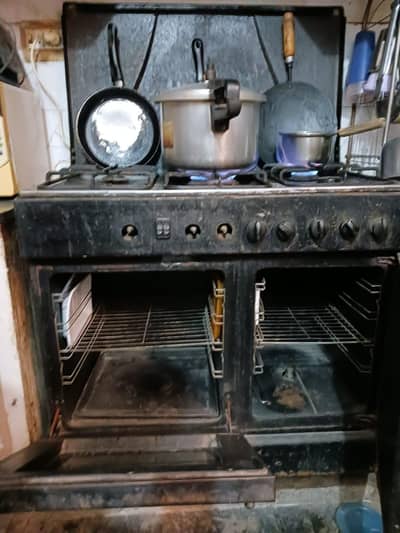 Cooking Range Gas Stove with Double Oven Good Working Condition