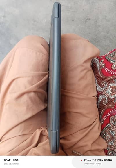 hp chromebook. 4GB RAM.          16GB STORAGE.