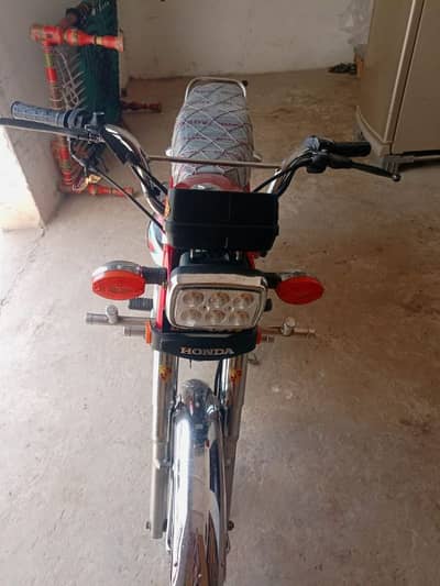 Honda 125 Lahore hai.  +03246711890