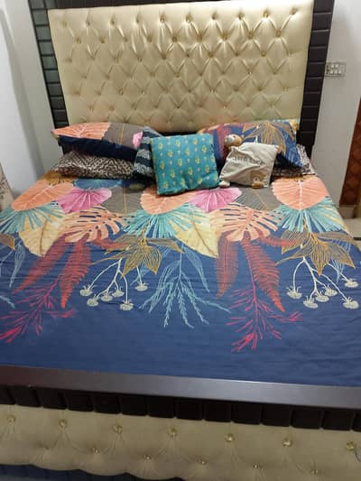 King Bed Set for SALE