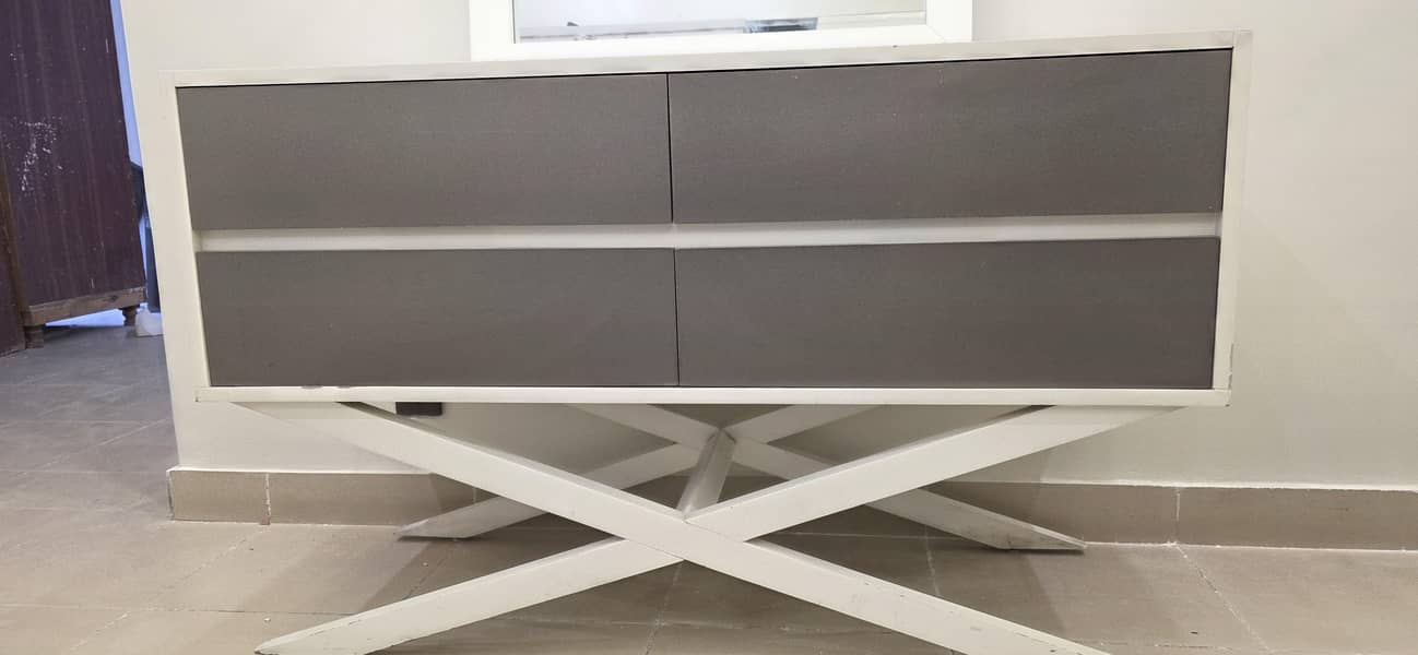 Dressing Table with Mirror 2