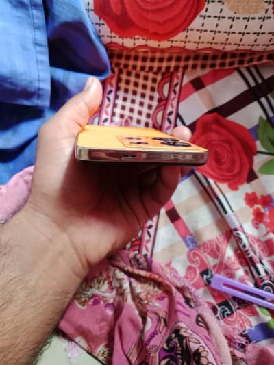 Gaming phone box with charger