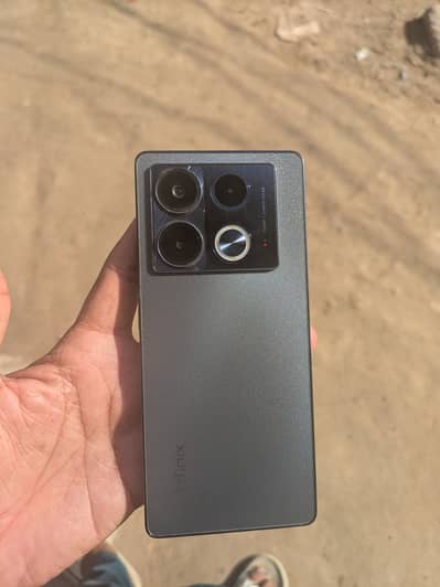 Note 40 black color complete box