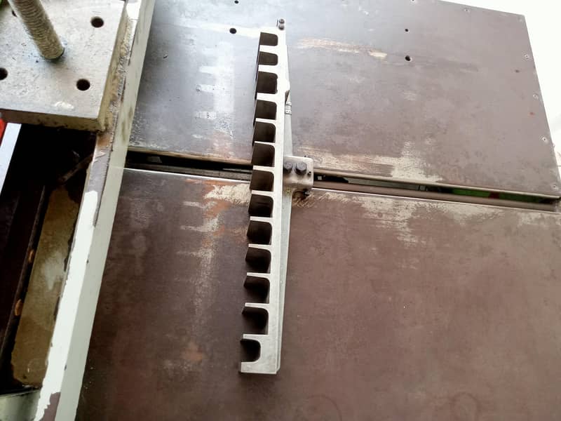 paper cutting machine 6