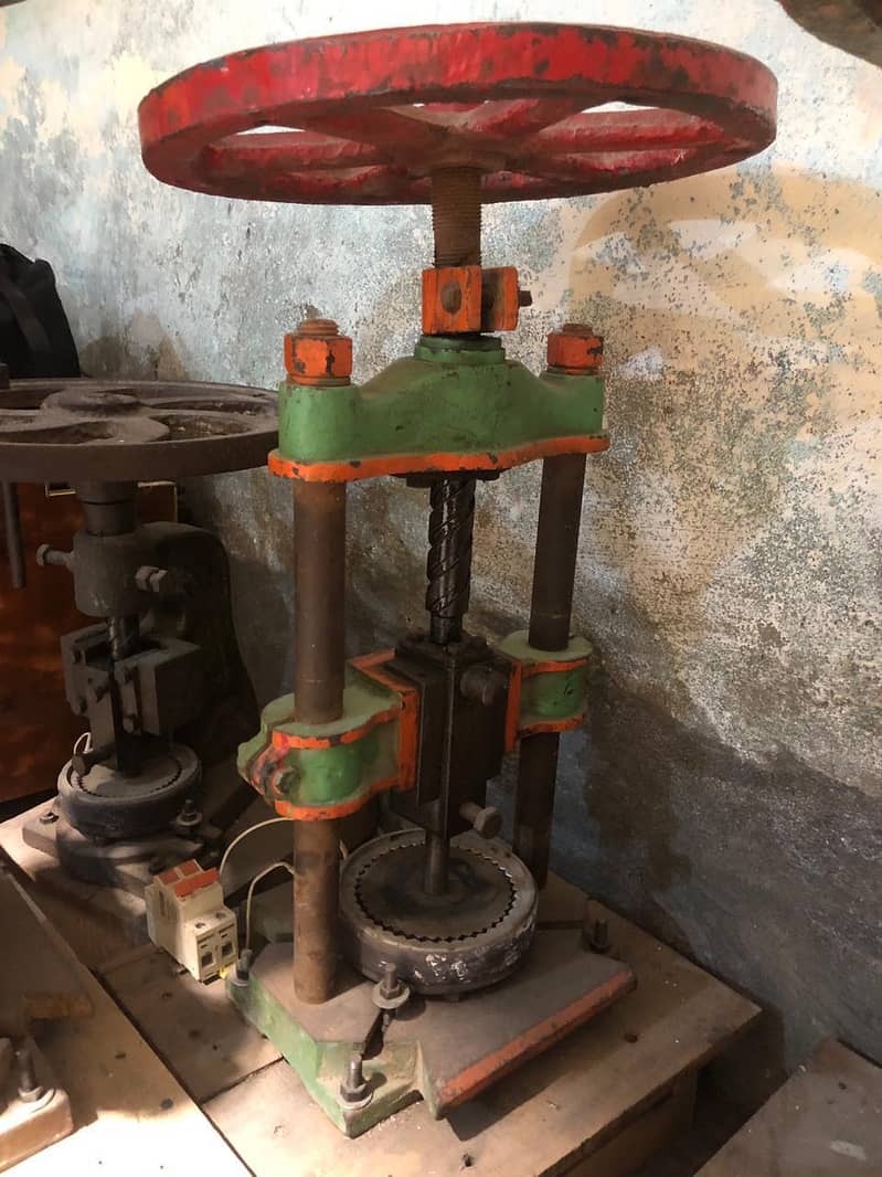 پیپر پلیٹ کٹنگ مشین 2