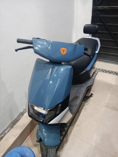 brand new scooty yadea