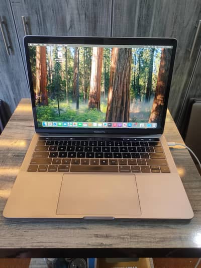MacBook pro core i7 16gb RAM 1tb SSD 13inch 2018