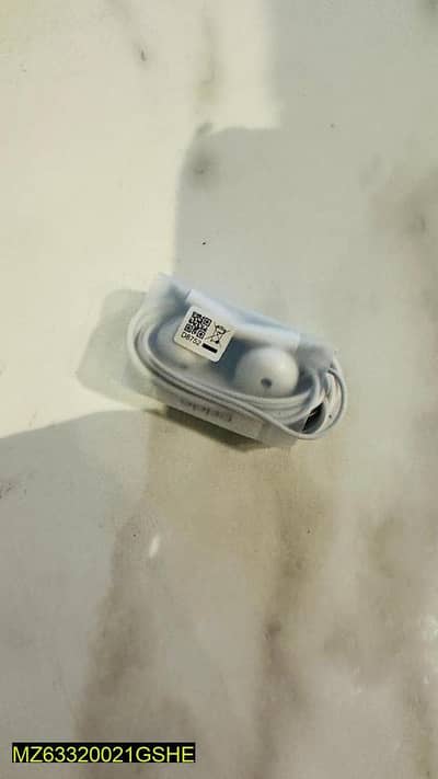 Premium Wired Handsfree White – Clear Audio for Calls & Music