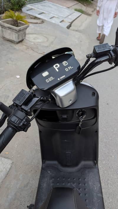 Metro scooty electronic E8S