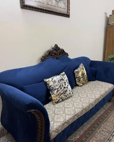 crown sofa for in 10/10 condition
