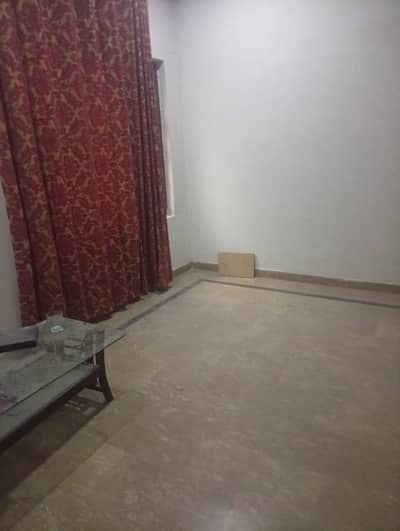 Allama iqbal Town Prime Location 10 Marla Upper Poration For Rent Near Main Road, park and Market.