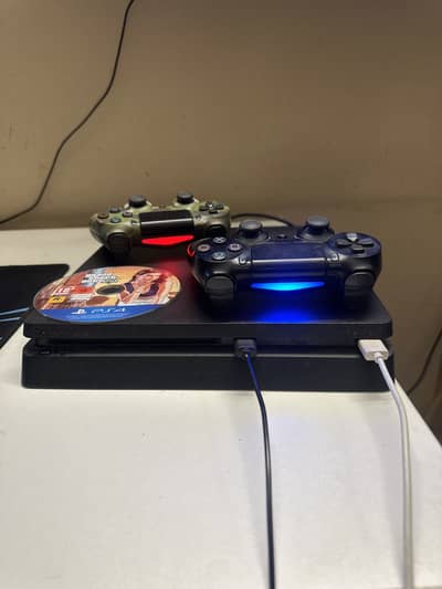 Ps4 used with 2 controllers 2 chargers and gta5