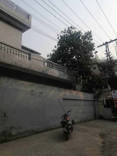 Spacious 10 Marla House Available For Sale In Allama Iqbal Town - Ravi Block