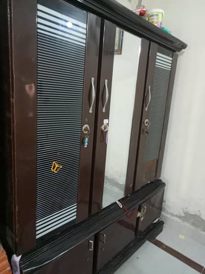 Heavy weat metal  3 door safe almari excellent condition