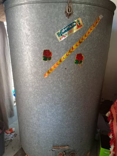 گندم اسٹور کرنے والا مضبوط سٹیل ڈرم - گنجائش 15 من گندم