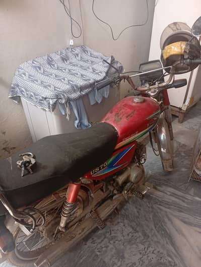 United 70 red color motor bike available for sale