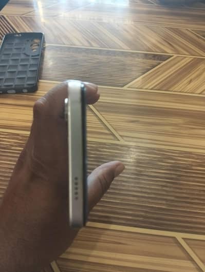 new mobile Hy  vivo y04 4/128