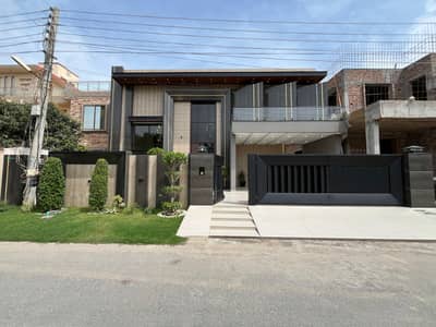1 Kanal Luxury Park Facing House for Sale Wapda Town Phase 2, Multan