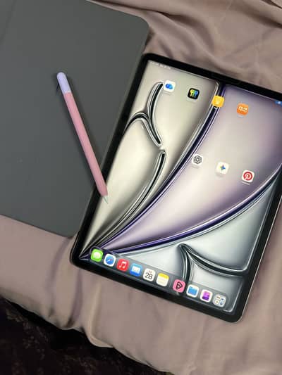 Apple Ipad M2 Air 13 |Space Gray  | 256GB | 10/10 Condition | ipad