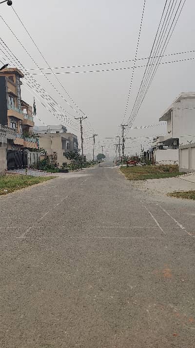 10 Marla Plot For Sale