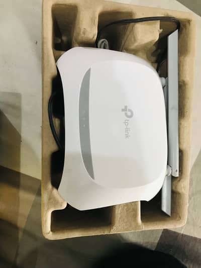 TP-Link 300Mbps Wireless N Router (TL-WR840N) – Like New