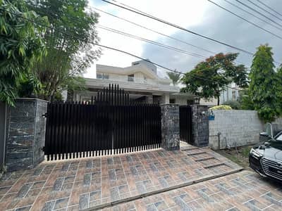 One Kanal Used Modern Design Most Beautiful Fully Furnished Bungalow For Sale At Prime Location Of DHA Lahore Near To Park & Commercial Market