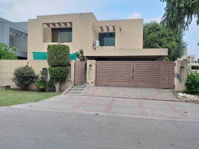One Kanal Used Modern Design Bungalow For Sale At Prime Location Of DHA Lahore Near To Park & Commercial Market