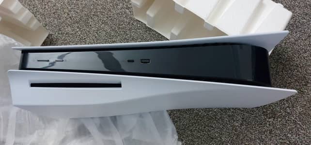 PS5 disc edition (European) in pristine condition