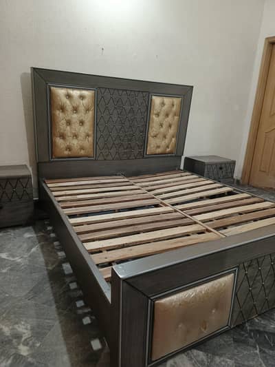 Bed set with 2 side tables & dressing table vanity style