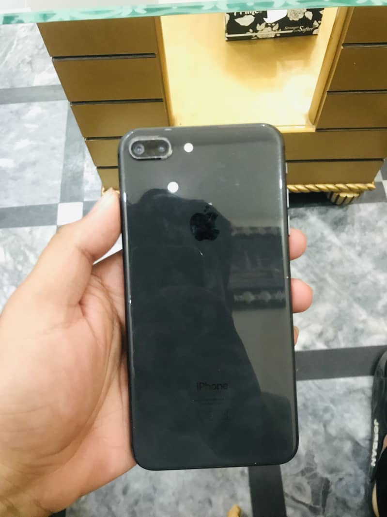iPhone 8 Plus 2