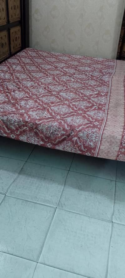 matress king size + dressing table