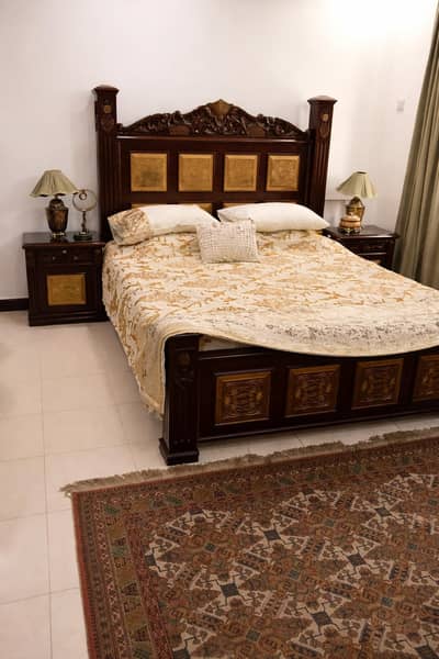 Luxury Solid Wood King Size Bed Set – Excellent Condition