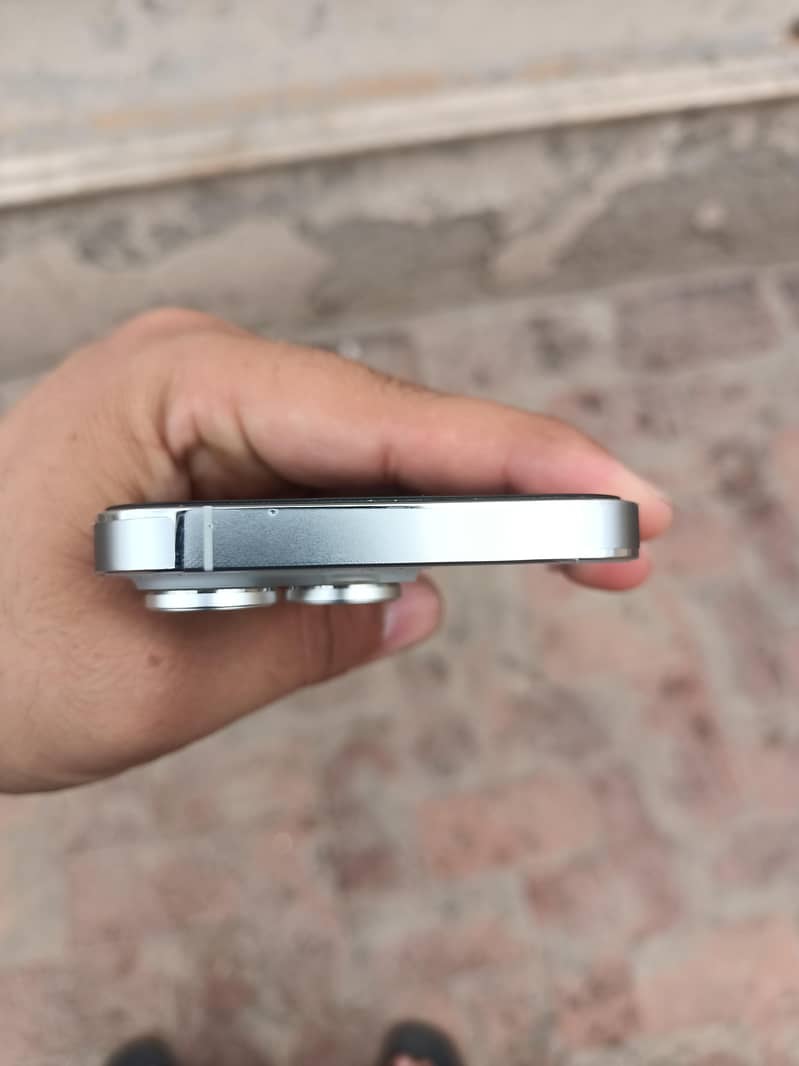 iphone 14 pro JV  with box 1