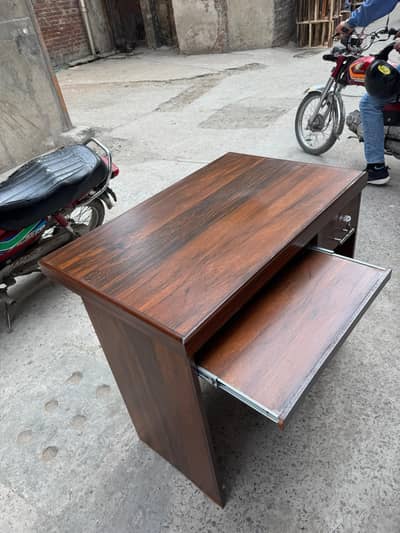Computet office tables available  in hole sale prices