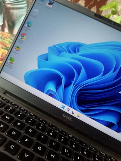 Dell latitude 7400 8/256 cor i-5 8 generation 10/10 condition