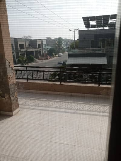 10 MARLA CORNER HOUSE FOR RENT