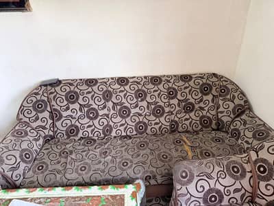 6 seater condition used wood strong or achi ha