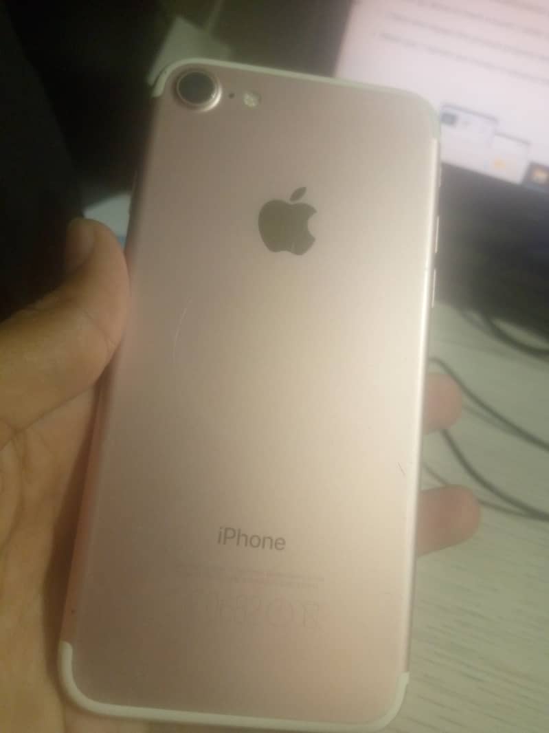Apple iPhone 7 0
