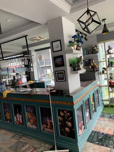 اچھا پروفیشنل ویٹر کی ضرورت ہے03222726909 WhatsApp