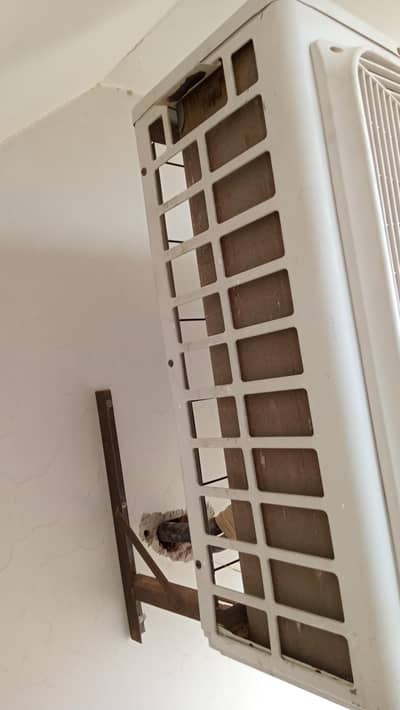 Haier 1.5Ton heat And cool