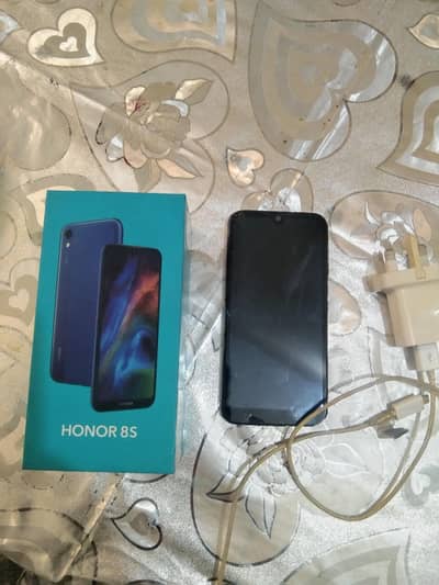 Huawei honor 8s 2gb/32gb with original box and charger