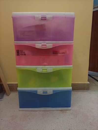 multicoloured drawer with large capicity