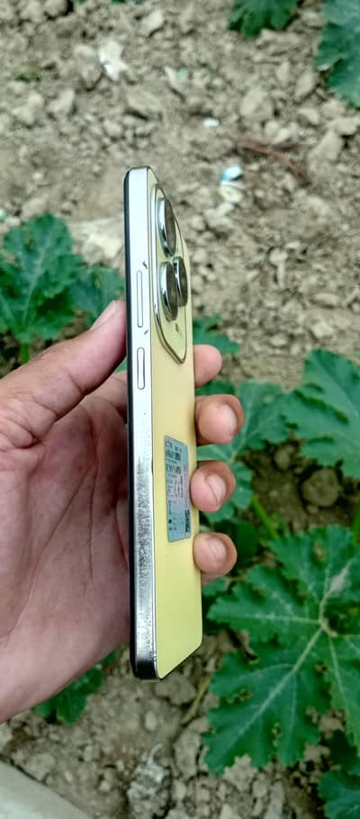 infinix hot 40 pro all okay 9 by 10 condition only serious buyer