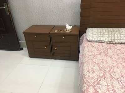 bed side table mattress