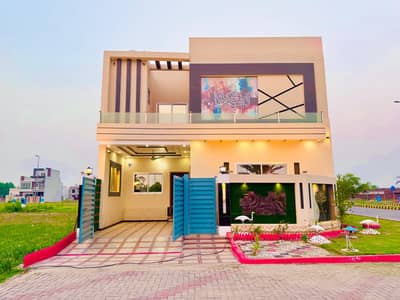 BEAUTIFUL BRAND NEW CONDITION HOUSE FOR SALE 6.60 MARLA CORNER FACING PARK FACING DANCING FOUNTAIN MAIN DOUBLE ROAD FACING FOOD STREET 5 BEDROOMS 5 WASHROOMS FOR SALE NEGOTIABLE INVESTORE RATE 80 K RENTAL VALUE A+ CONSTRUCTION QUALITY WORK