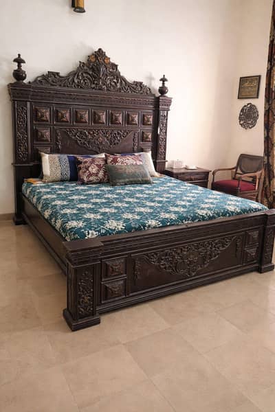 bed set in charity Wood very solid wood