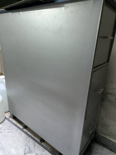 3 storage drawers for room or office