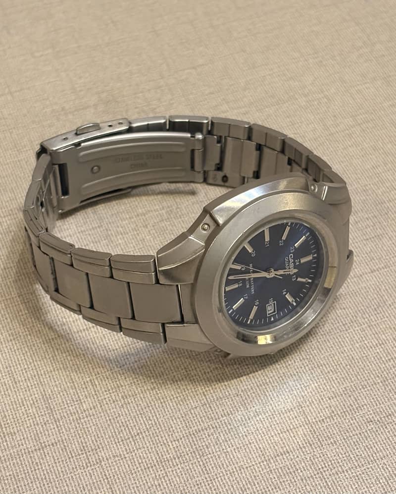 Original Casio Watch for Sale – Steel Strap, Blue Dial 2