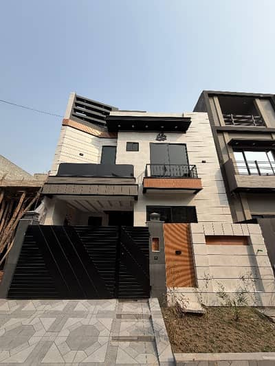 On Excellent Location 5 Marla House For sale In Rs. 24500000 Only