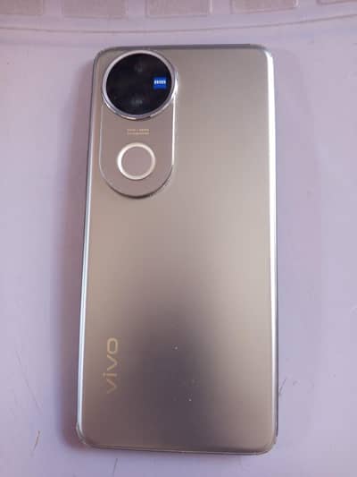 Vivo V50